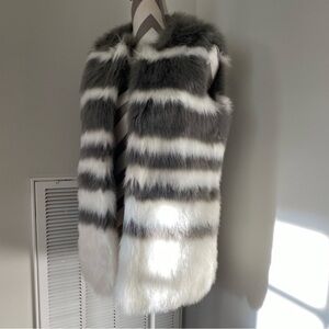 NEW Sleeveless Faux Fur Coat
